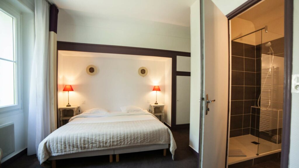 chambre-quadruple-bois-principale